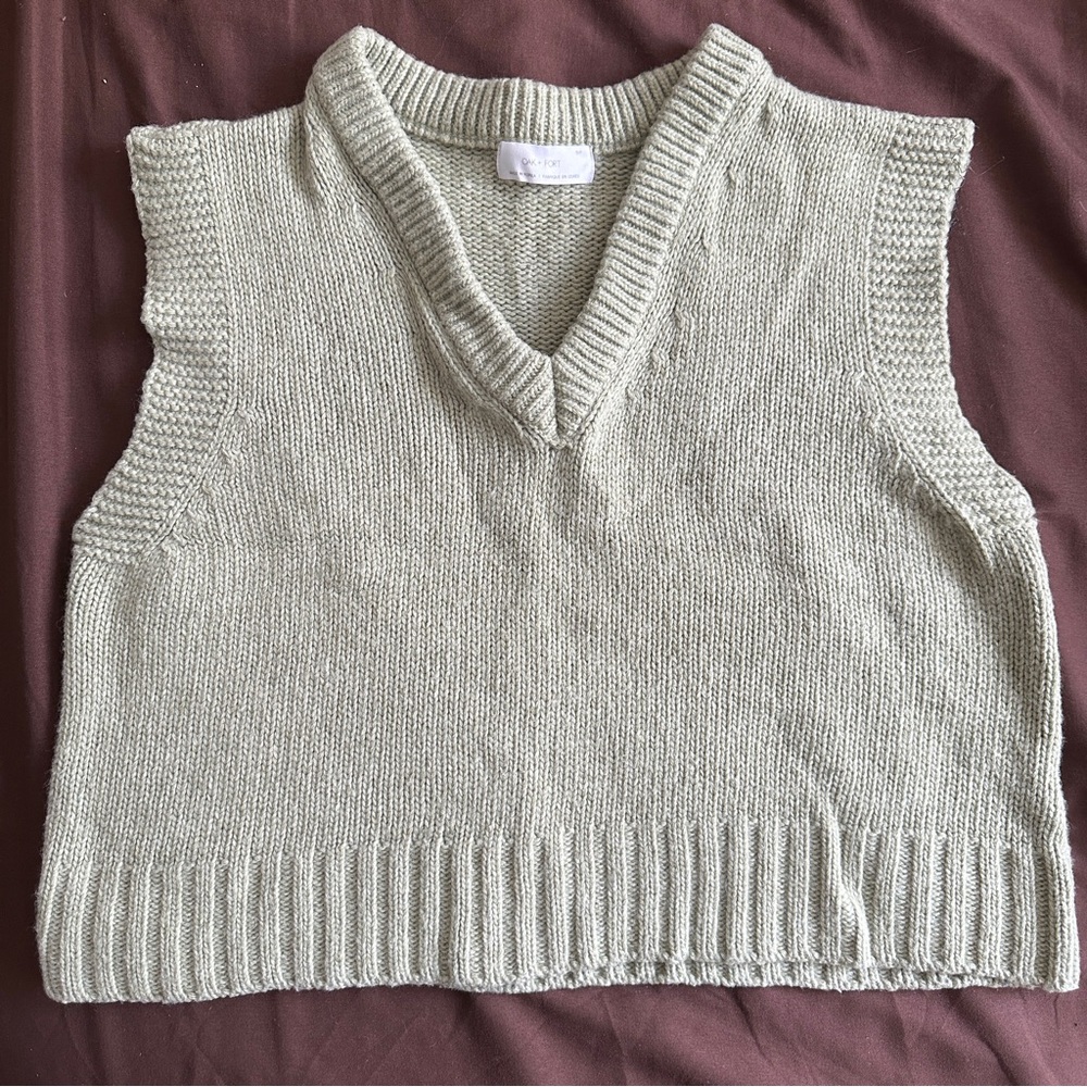 Oak +Fort sage green knitted vest